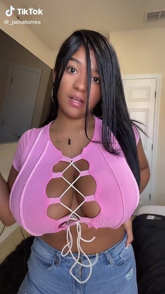 _penatorres big tits braless TikTok