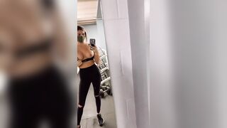 Gym slut flashing her tits in public