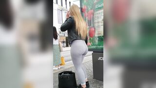 Blonde teen with big ass in tight leggings candid