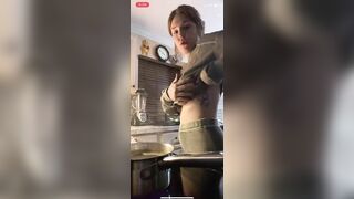 dontdeletevee accidentally flashes her big tits on live