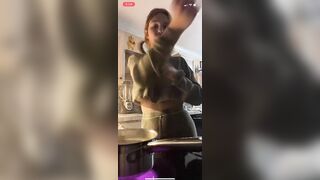 dontdeletevee accidentally flashes her big tits on live