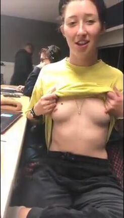 Teen thot flashing tits at school