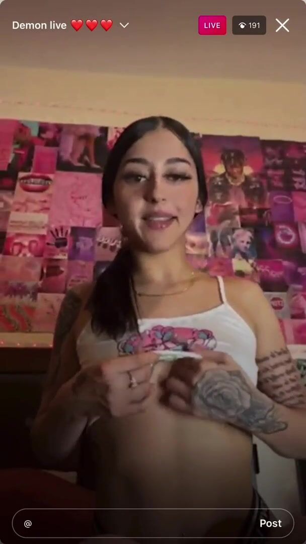 theonlyrenaaa live instagram flashing