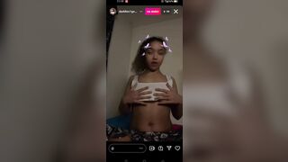 Teen thot showing tits on live stream