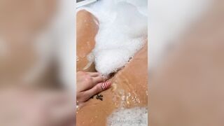 Tommie Jo Bathtub Finger In Pussy ONLYFANS