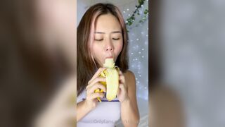 KiaraaKitty OnlyFans Banana Bj Leaked HD
