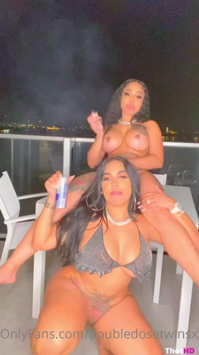 DoubleDoseTwins Outdoor Masturbation Squirts OF