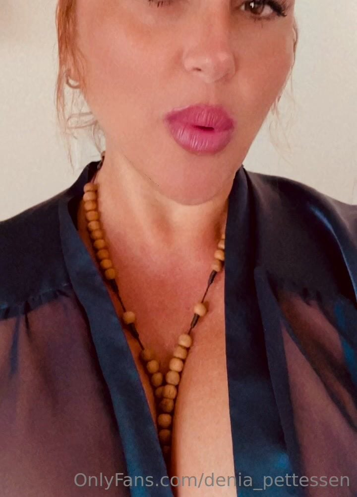 Denia Pettessen aka Oshun lety Big Boobs OF