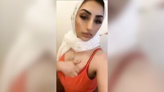 Hijab Thot Flashing Her Big Juicy Tits