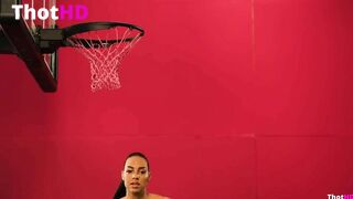 Liz Cambage in the Body Issue Behind the scenes