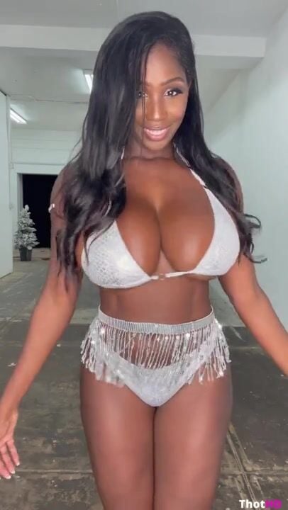 Ellie The Empress aka Ellie Mae New Year video