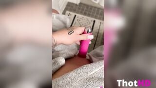 Cloviiie Masturbating POV only fans