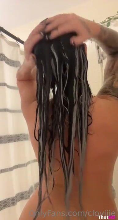 Cloviiie Showering ONLYFANS