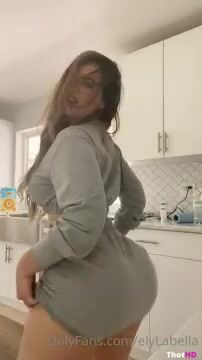 Ely La Bella Nude Tease Leaks