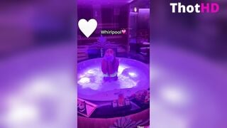 Julesboringlife Roomtour im Bikini mit Grossen Titten