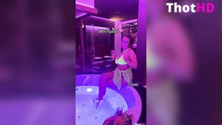 Julesboringlife Roomtour im Bikini mit Grossen Titten
