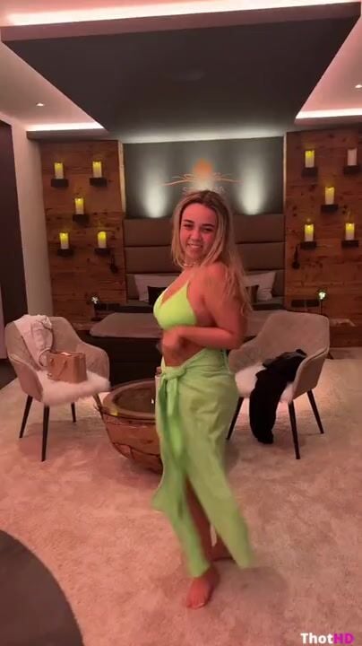 Julesboringlife Roomtour im Bikini mit Grossen Titten