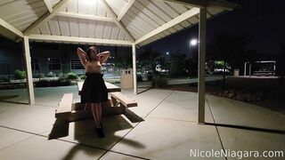 Nicole Niagara Solo cum in the public park