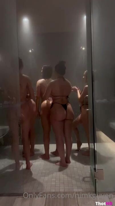 Kawaii Sofey of Shower Video