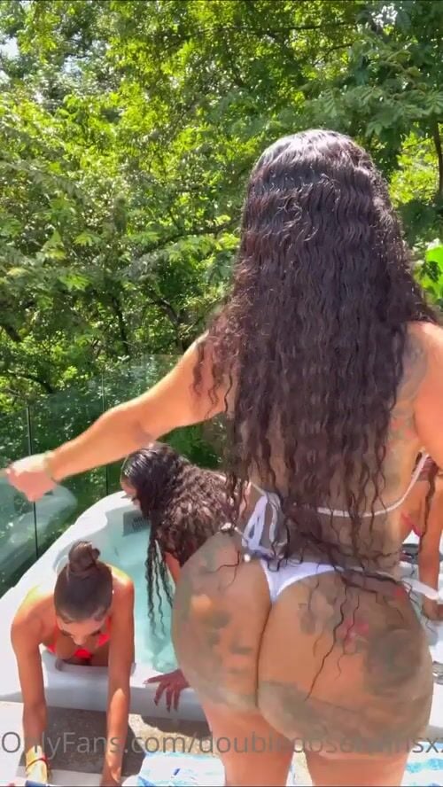 Alexis Skyy Sexy Whores in Jacuzzi ONLY FANS