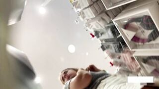 Amazing candid teen upskirt