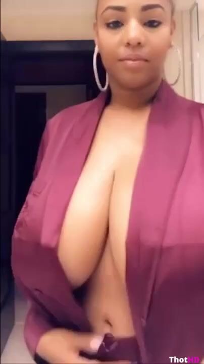 Persephaniiofficial braless onlyfans