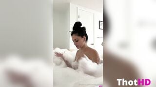 Camilla Araujo Masturbating In Tub