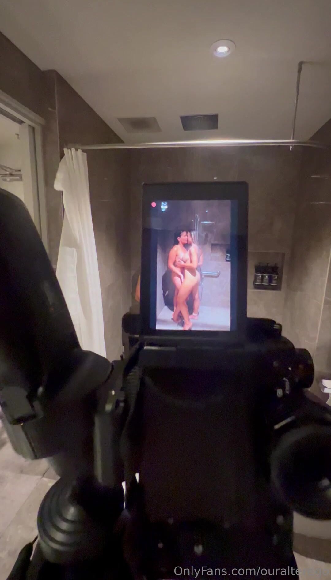 Heralteregoo ONLYFANS Behind Scenes Lesbian Showering