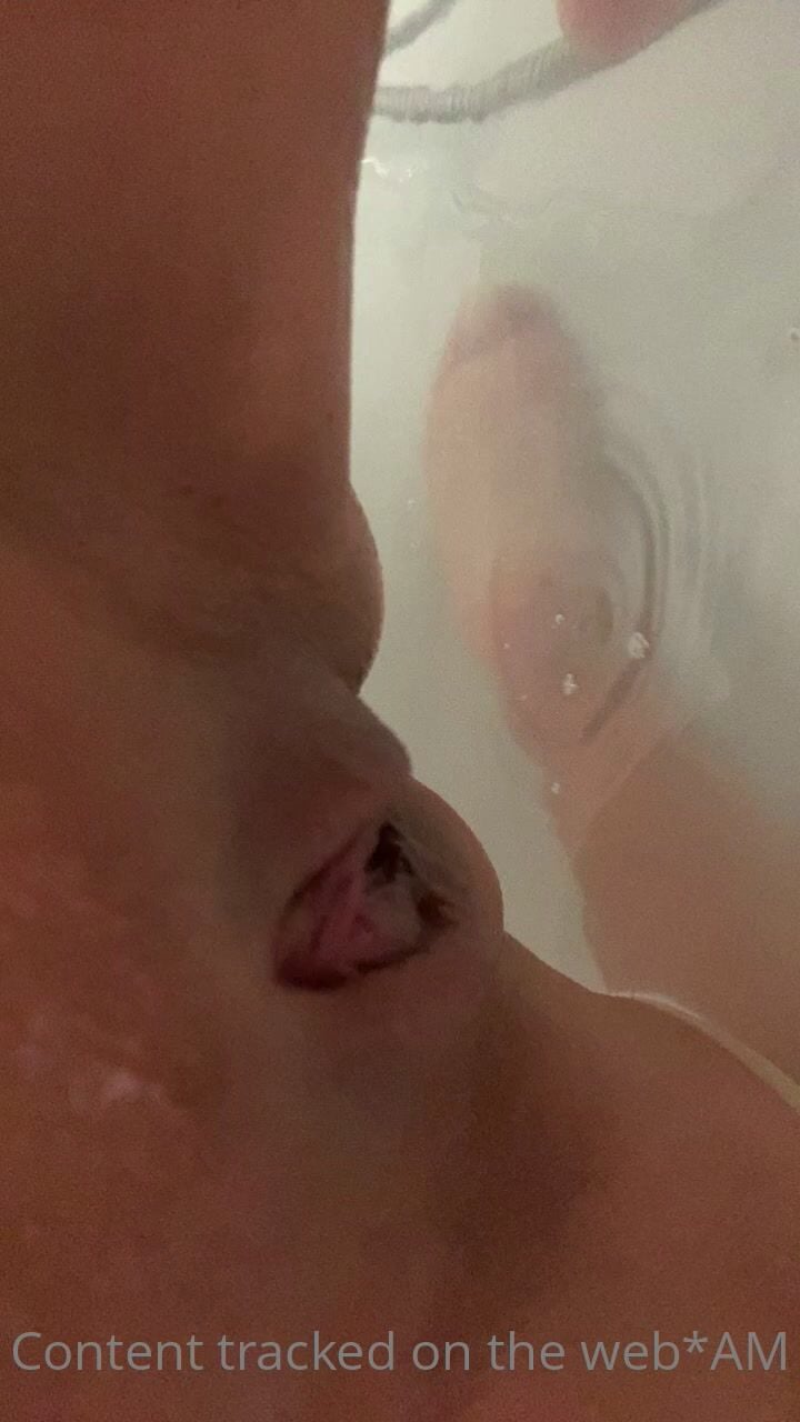 Alex Mucci Bathtub Pussy OF