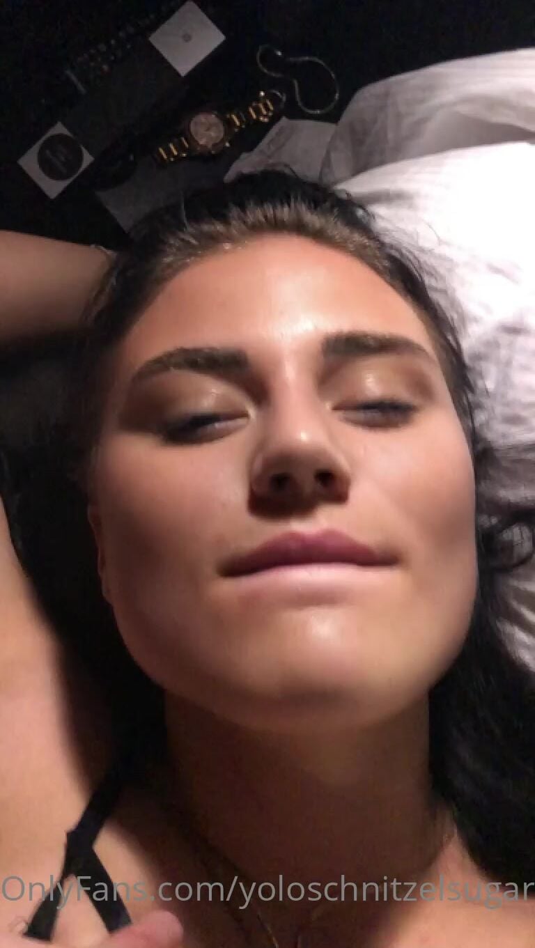 Yololary aka yoloschnitzel Leaked ONLY FANS 4
