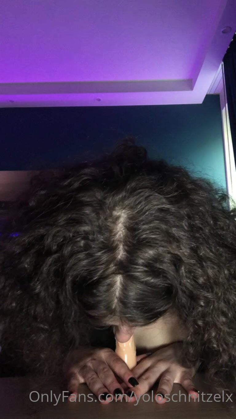 Yololary aka yoloschnitzel Leak ONLYFANS Video 6