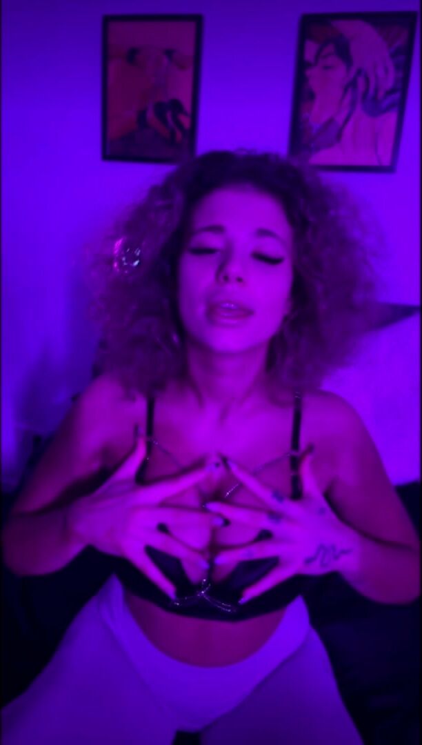 Yololary aka yoloschnitzel ONLYFANS 4