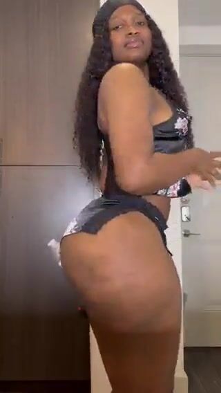 Princes_sisyummy Candid Video