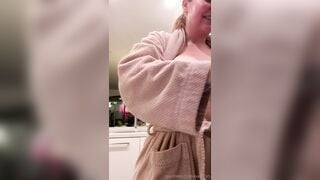 Ava Nicks Flashes Her Big Tits In Towel
