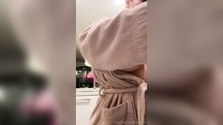 Ava Nicks Flashes Her Big Tits In Towel