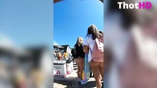 You need no pants when you a sexy girl thot beach