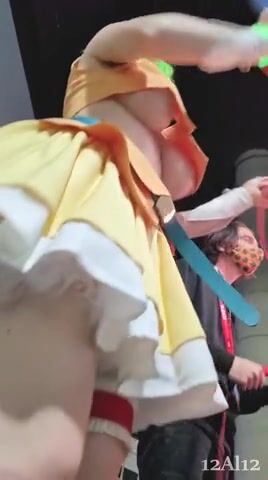 Teen at comicon exposing huge tits accidentally
