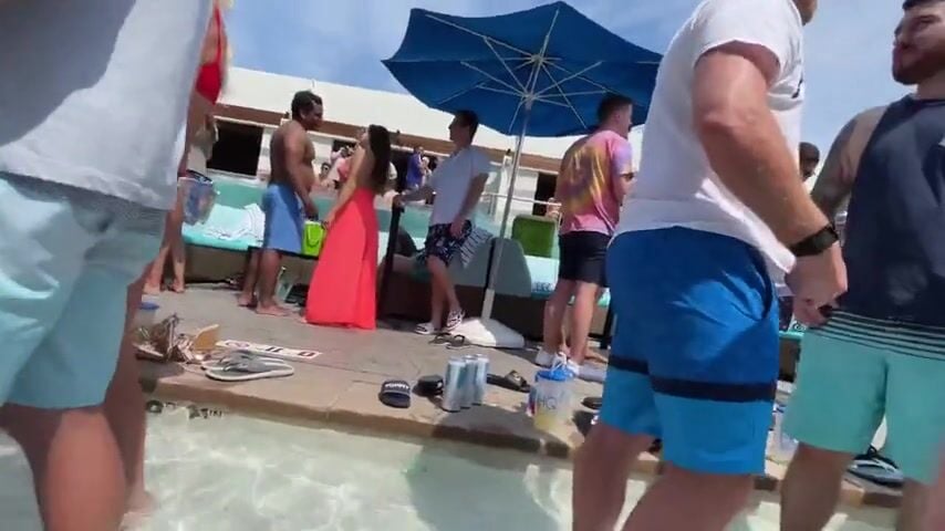 Dancing Hoe Exposes Butthole in Public