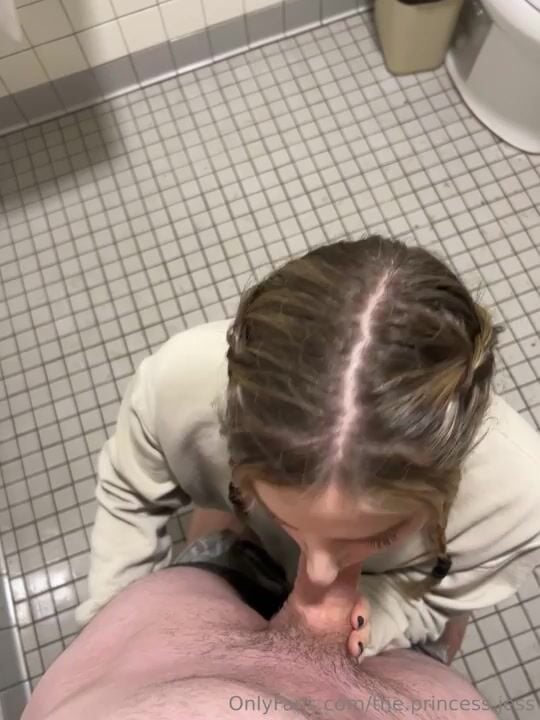 Jessnjamez Bathroom Blow Facial Video Leaked