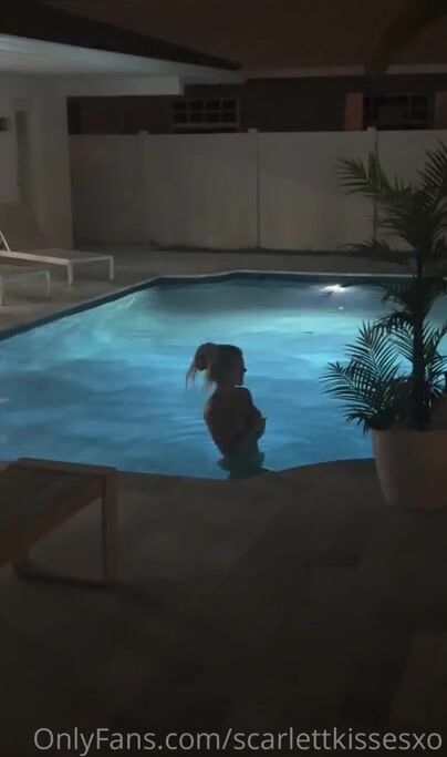 ScarlettKissesXO Nude Poolside Sex Tape Video Leaked