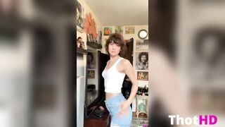 QweenSativa Nude Strip of Video Leak