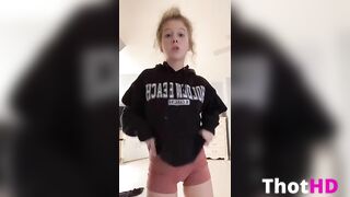 Girl shows butt on Tik Tok! 9