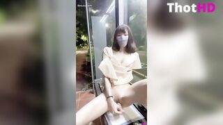 Asian girl masturbation dildo públic