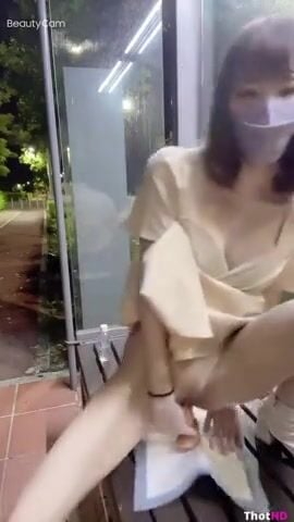 Asian girl masturbation dildo públic
