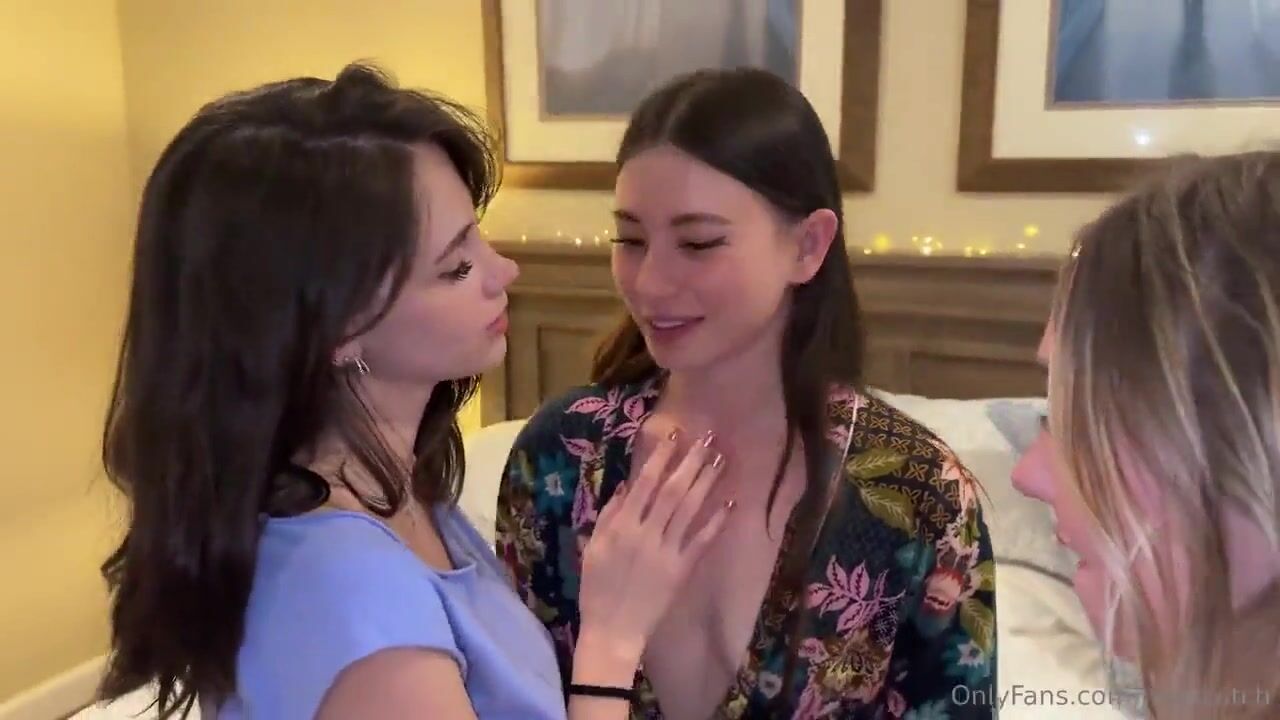 ElfGirlTalia LilahAnne Lesbian Dildo onlyfans Video Leaked (1)