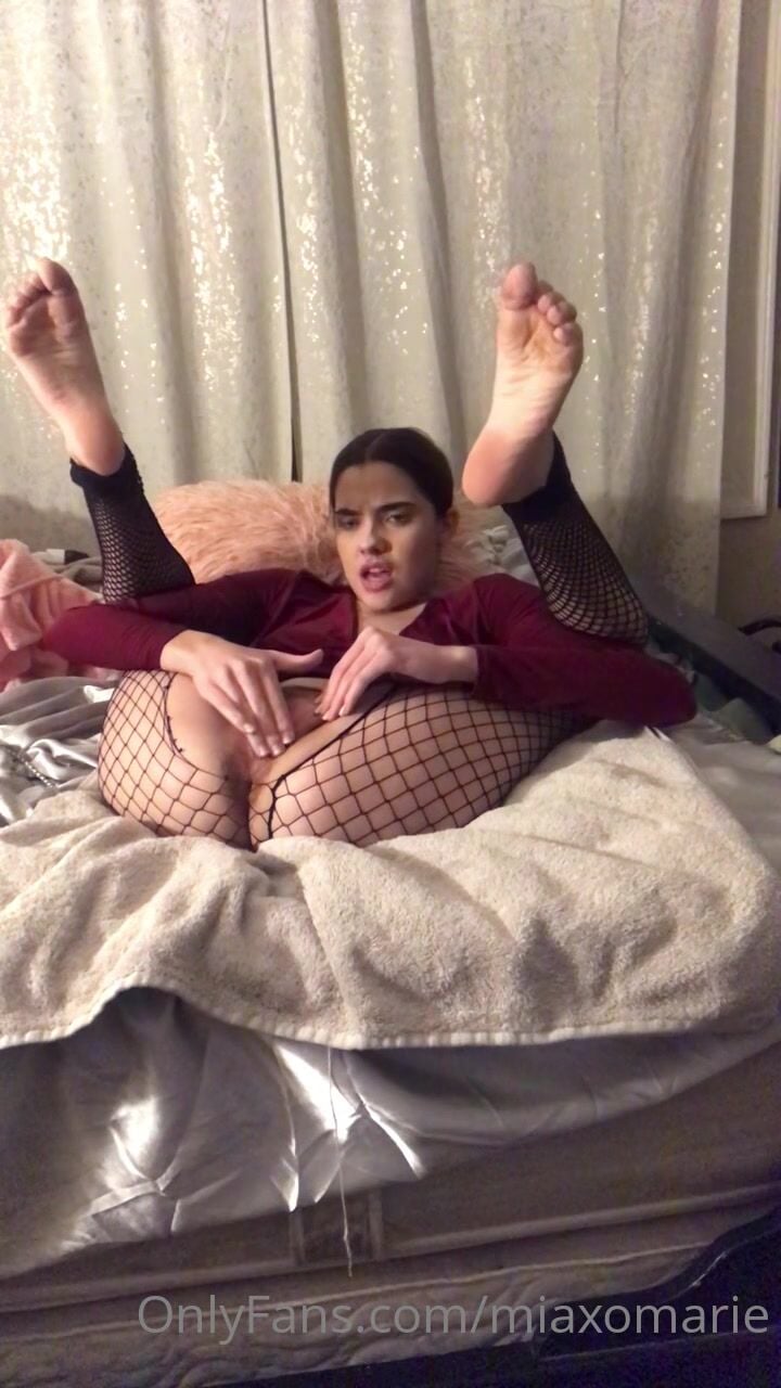 Mia Marie aka Miamariexox Naked 2