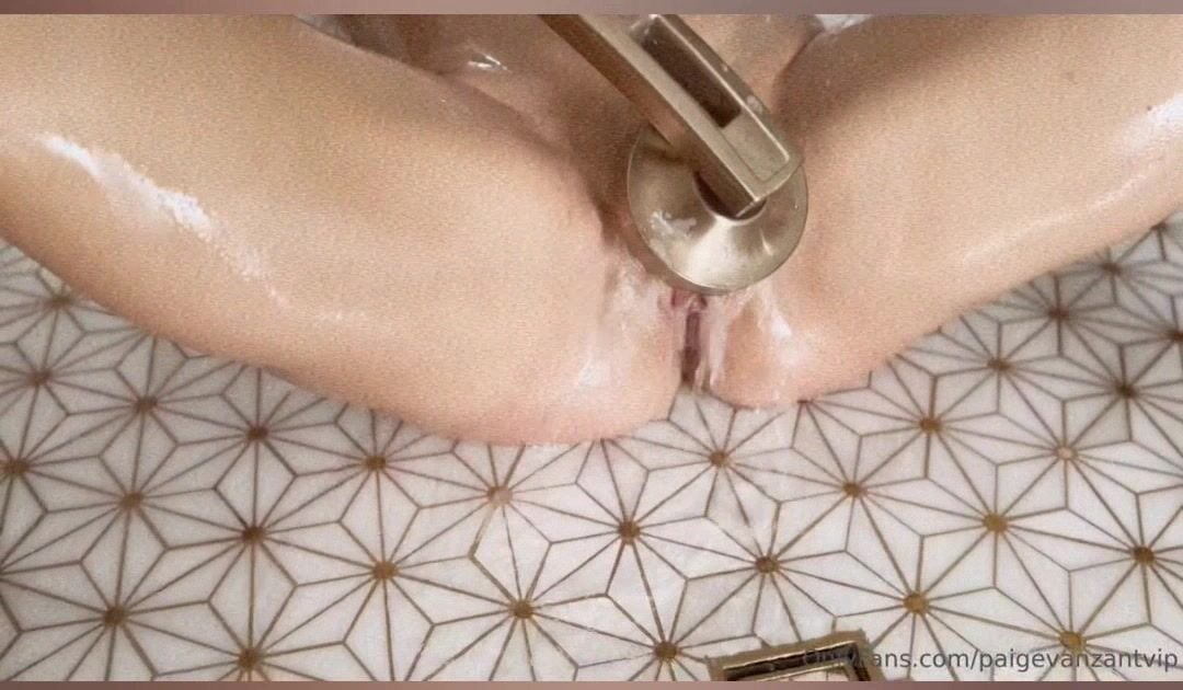 Paige Vanzant Showering Head Masturbation