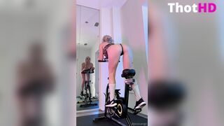 Jessica Nigri Workout Video