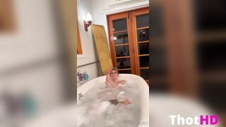 Diora Baird Masturbate In Bath tub