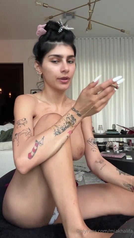 Mia Khalifa Topless Live